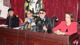 ليلى عسلاوي تدخل المسرح بالجلباب والنقاب