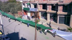 راية وطنية عملاقة لأنصار “الخضر” بـ نقاوس!