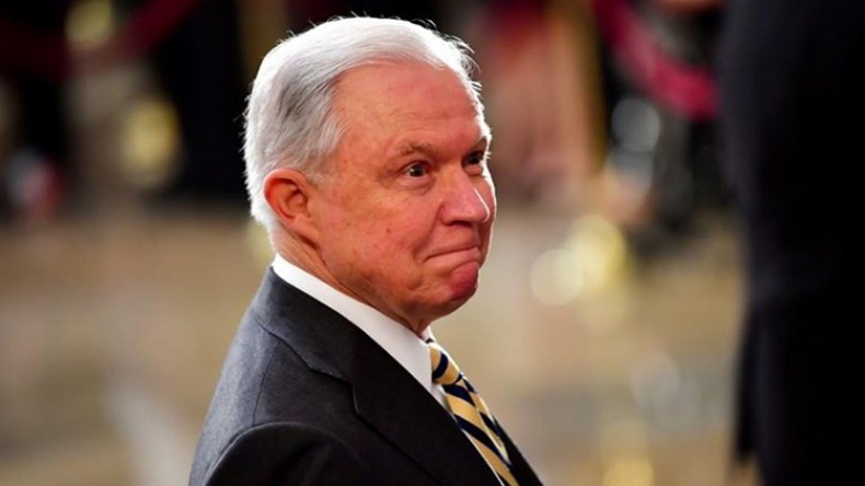 وزير العدل الأمريكي يستقيل