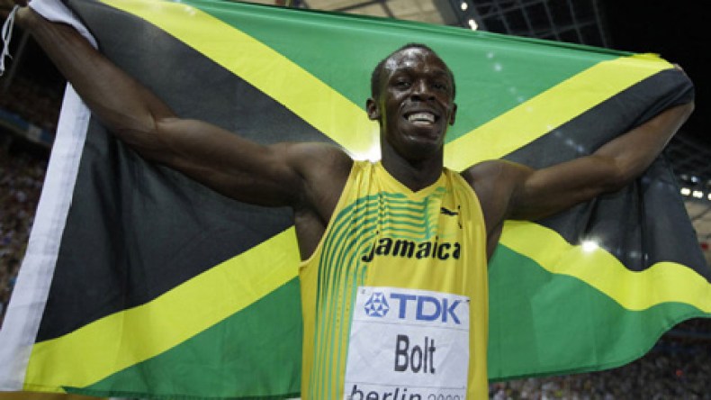 لمّا يصطدم “القطار” الجمايكي بولت بـ “عصفورة شقراء”!