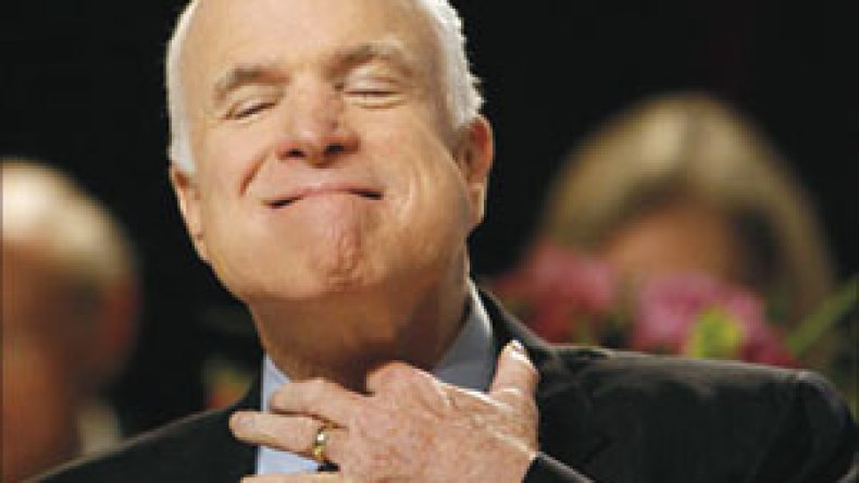 ماكين يقتل الإيرانيين بالسجائر الأمريكية!