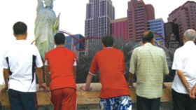 جزائريون يعملون في مهن مذلة لا يرضى بها العبيد!