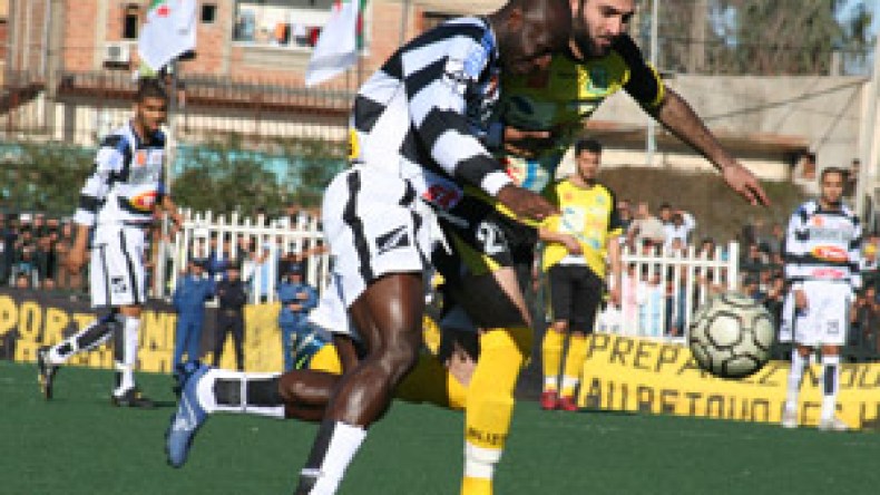 الرابطة تؤجل الفصل في أحداث ملعب أول نوفمبر