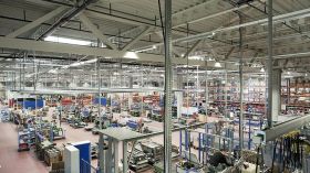 الترخيص لأصحاب المصانع في الخارج بنقل استثماراتهم إلى الجزائر!