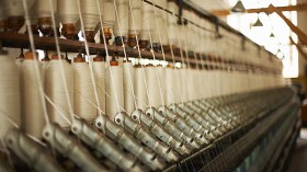 بعث 50 مصنع نسيج “مُفلس” وتشغيل 70 ألف جزائري