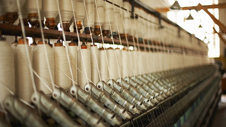 بعث 50 مصنع نسيج “مُفلس” وتشغيل 70 ألف جزائري