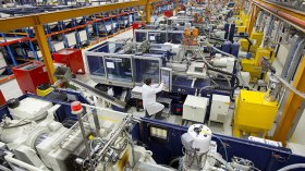 الجزائر “تنجو” من شراء مصانع يونانية مفلسة!