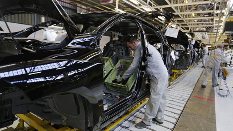 التوقيع قريبا على اتفاقية مع “بيجو” لتشييد مصنع بوهران