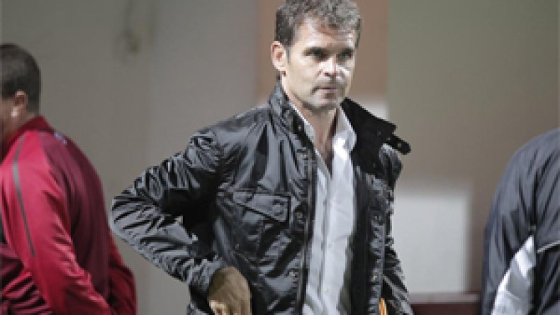 نيكول‭ ‬يبرر‭ ‬الهزيمة‭ ‬بالتحكيم‭ ‬وعيساوي‭ ‬ينتقد‭ ‬محافظ‭ ‬مباراة‭ ‬سطيف