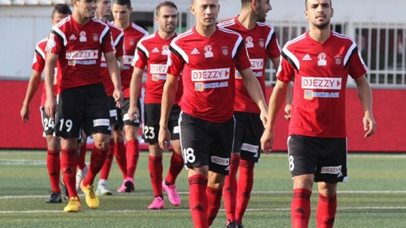 بوشامة وبايتاش وبلجيلالي يغيبون رسميا أمام تاجنانت