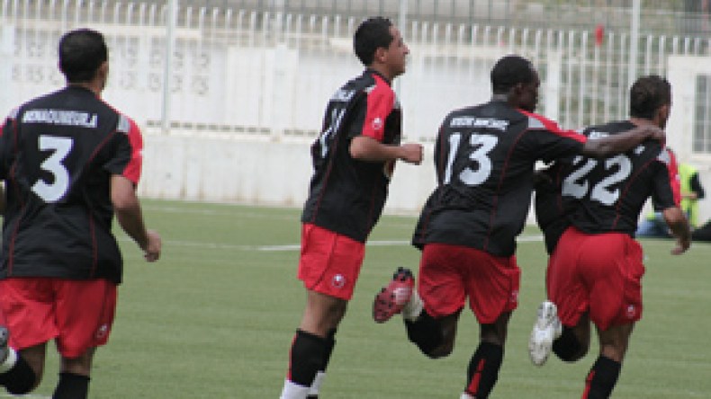 بجاية‮ ‬تدرك‮ ‬الوفاق‮ ‬في‮ ‬الصدارة‮ ‬والبرج‮ ‬يواصل‮ ‬مراقبته‮ ‬للسباق