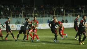 رباعية “سوسطارة” في شباك شبيبة بجاية أرعبت نور الدين سعدي