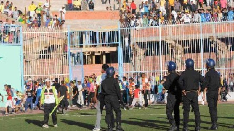 إصابة 32 شرطيا و13 شخصا في مباراة الساورة والحراش