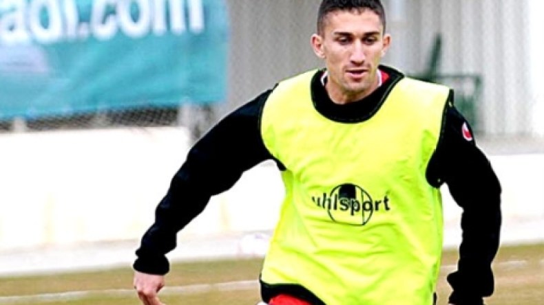 المهاجم يونس في الحراش لموسمين