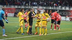 إ.الحراش: اللاعبون يوقفون الإضراب وحديث عن عودة العايب