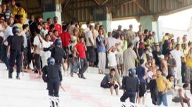 عشرات المصابين في مباراة الحراش أمام المولودية بعد دخول الأنصار بالسيوف والخناجر