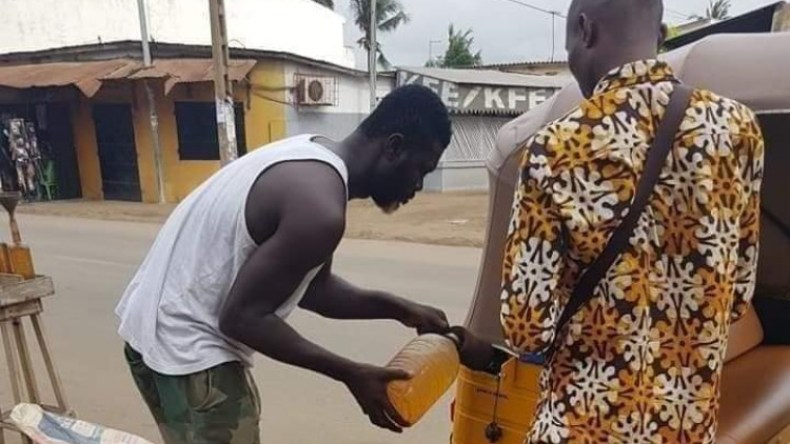 أديبايور يملك “كنوز قارون” وشقيقه يتسوّل في الشوارع!