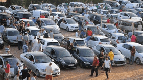مواطنون يخلقون سوقا فوضوية للسيارات بسطيف