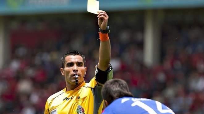 يلقب بـ “دراكولا” ويشتهي طرد اللاعبين!؟