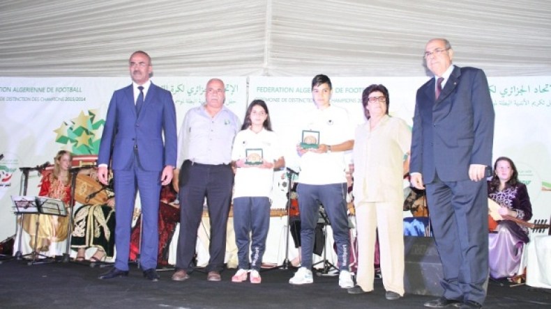 الفاف تكرّم الفرق المتفوّقة في موسم 2014-2015