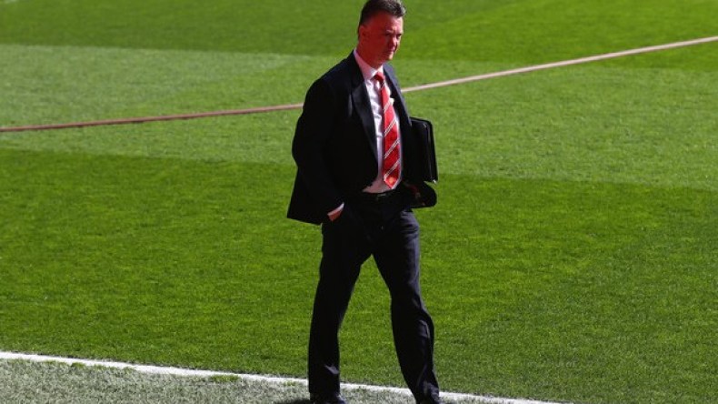 فان غال: الكرة أنستني أهلي وأموال قطر لا تغريني