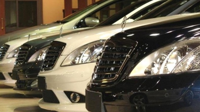 شبكة تهرب السيارات الفارهة من أوربا لبيعها في‮ ‬الجزائر بوثائق مزورة