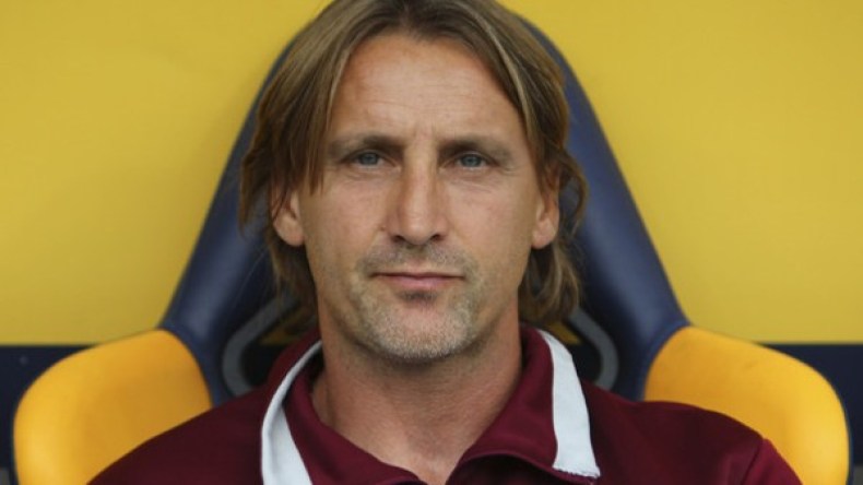 “دافيد نيكولا” مدربا جديدا لـ مصباح وبلفوضيل