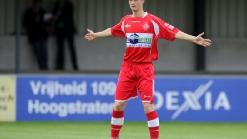 “يثأر” بضربة مقصية بعد أن أهدر ركلة جزاء!