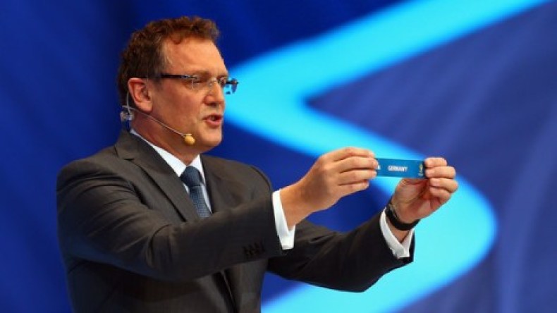 “الثور” الإسباني يصرخ: قرعة المونديال سحبت تحت الطاولة!؟