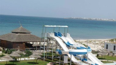 Algerians have to pay 120,000 DZ to spend summer holidays