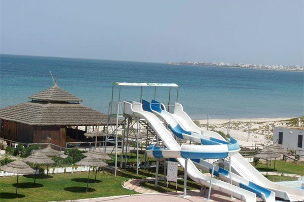 Algerians have to pay 120,000 DZ to spend summer holidays