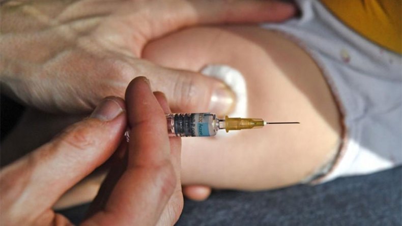 ندرة في اللقاحات والأطباء يحذرون من تعقيدات وسط الأطفال