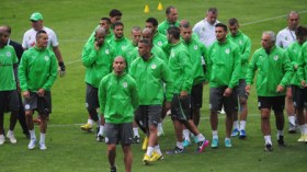 خليلوزيتش يحفز لاعبيه ويشدد على ضرورة الاحتفاظ بالكرة