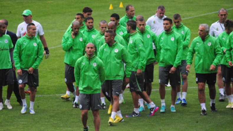 خليلوزيتش يحفز لاعبيه ويشدد على ضرورة الاحتفاظ بالكرة