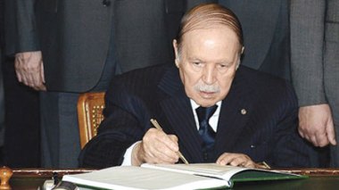 Le retour de Bouteflika au Val-de-Grâce plonge le pays dans l’incertitude