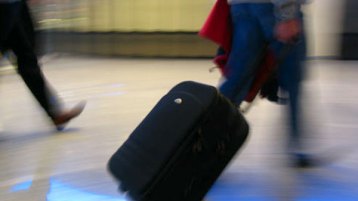 هجرة الشباب.. وبيع العتاد!