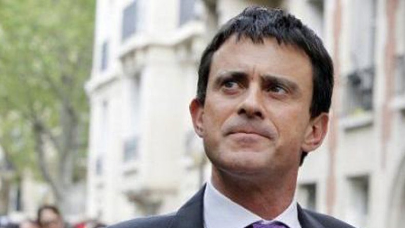 French interior minister shows solidarity with the Muslim community following mosque’s  desecration