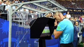 لعبة الفأر في الـ VAR