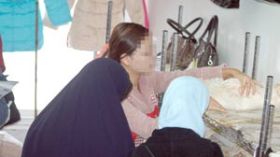 فتيات يكتسحن المحلات التجارية وشباب مخير بين “الحرڤة” أو الانتحار