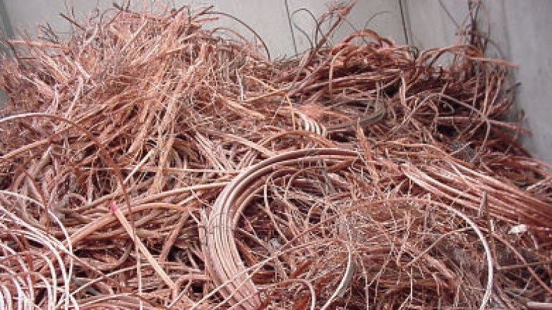 الحكومة تجمّد تصدير المعادن الثمينة