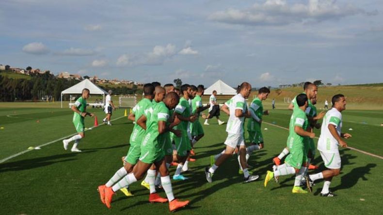 اشتباكات معسكر سوروكابا تهدد مصير “الخضر” في المونديال