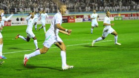 عام 2013 بدأ بنكسة وانتهى بتأهل تاريخي إلى المونديال