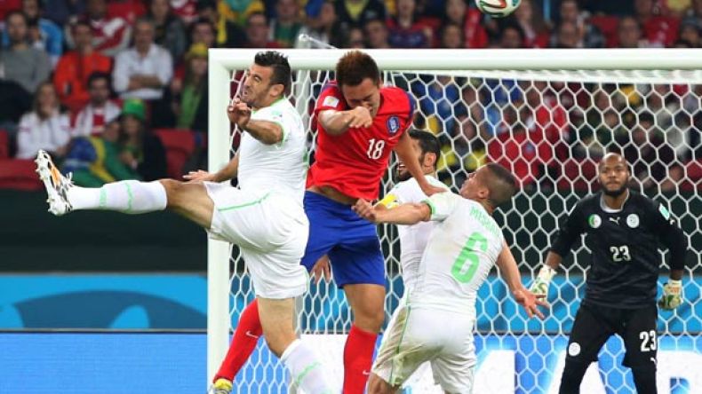 أطباء مختصون يحذرون من متابعة 90 دقيقة كاملة من مباراة روسيا