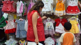 الجزائريون ينفقون 2000 مليار على ألبسة العيد