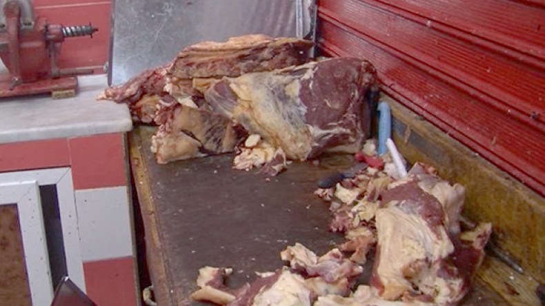 حجز 6 قناطير لحوم وأحشاء “قاتلة” بمذبح سري في قسنطينة
