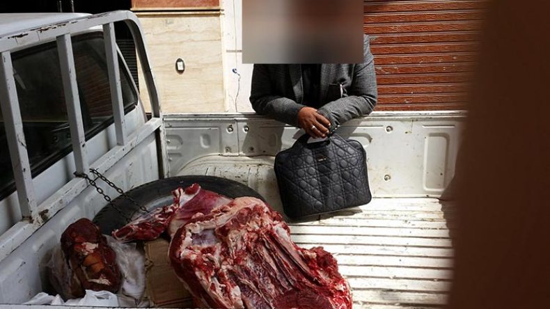 شاحنات “أونساج” تتحول إلى محلات بيع مشتقات الحليب واللحوم على الطريق العام