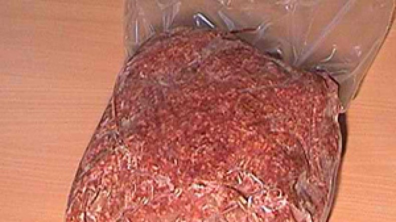 توقيف مصنع مصري ينتج موادا غذائية “خطيرة” على صحة المستهلكين