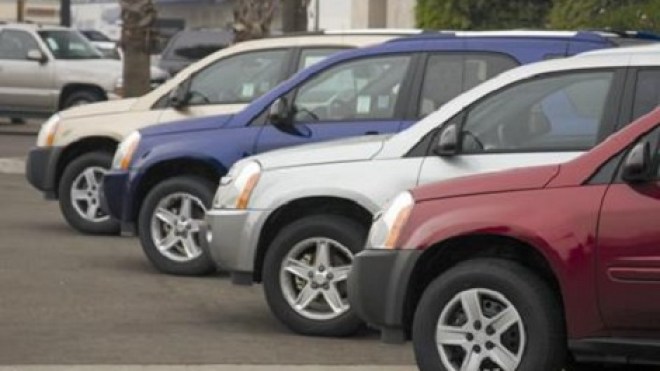 جمركي ليبي يسهل تهريب السيارات المسروقة إلى ليبيا