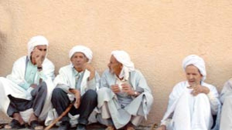 الشيوخ يحرمون الشباب من تقلّد المناصب العليا والمسؤوليات بالادارات العمومية