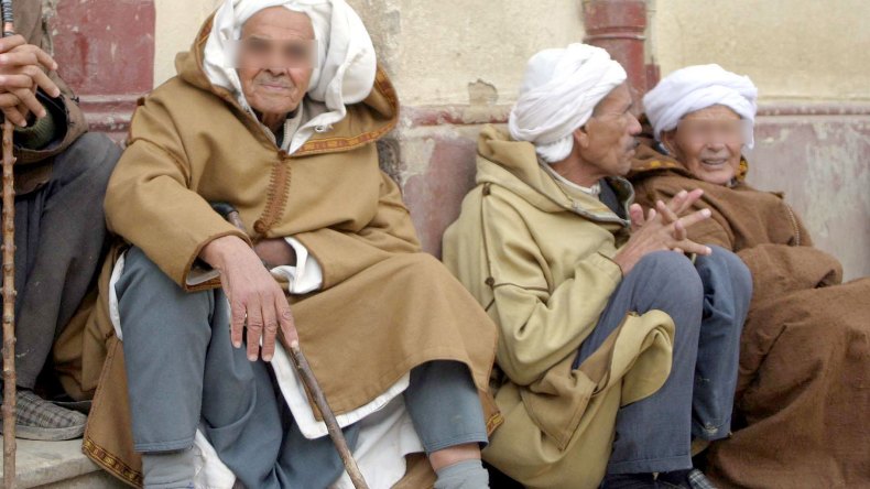 إعانات مالية للمتكفلين بذويهم المسنين.. وهذه هي الشروط